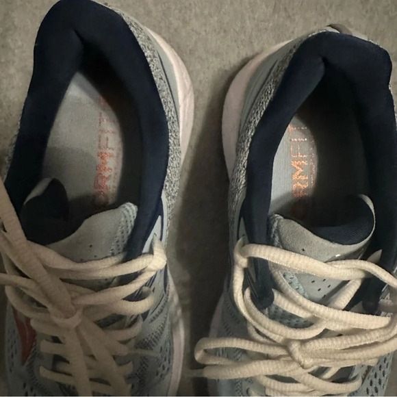 Saucony Women's Omni 19 Running Shoe, Sky/Storm like new size 9 - Picture 4 of 7